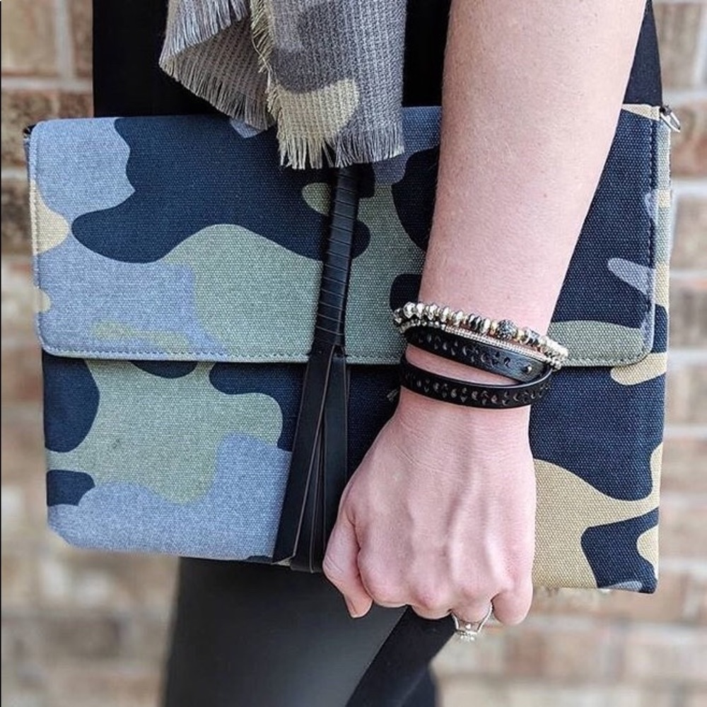 Bellamy Clutch Camo